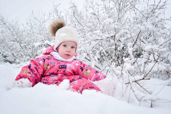Comment intégrer des éléments d'entraînement tactique dans un exercice physique pour les basketteurs ?